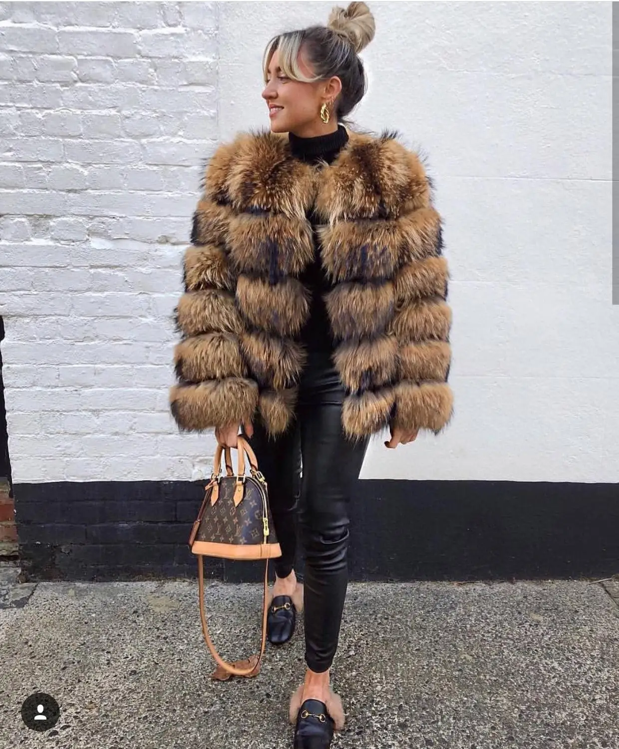 EIFURKOP Female Real Raccoon Fur Coat Fashion Women Fur Coats for Winter Natural Raccoon Hair Garment Horizontal row stripes
EIFURKOP Female Real Raccoon Fur Coat Fashion Women Fur Coats for Winter Natural Raccoon Hair Garment Horizontal row stripes
