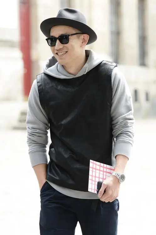 S-5XL! 2019 Men's clothing fashion Star GD hair stylist Round neck Pu stitching sleeveless vest plus size Singer costumes
S-5XL! 2019 Men's clothing fashion Star GD hair stylist Round neck Pu stitching sleeveless vest plus size Singer costumes