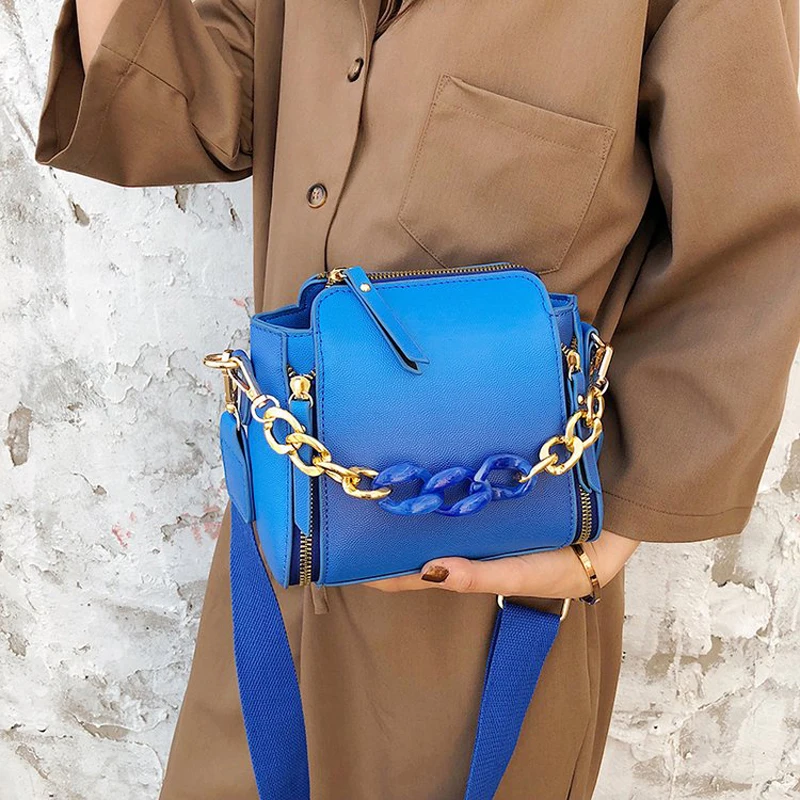 2019 new fashion wild leather handbag design Messenger bag ladies bag high quality chain wide shoulder strap casual bucket bag
2019 new fashion wild leather handbag design Messenger bag ladies bag high quality chain wide shoulder strap casual bucket bag