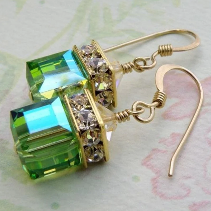 1 Pair Vintage Green Zircon Crystal Square Big Stone Women Earrings Fashion Jewelry For Valentine's Day Gift
1 Pair Vintage Green Zircon Crystal Square Big Stone Women Earrings Fashion Jewelry For Valentine's Day Gift