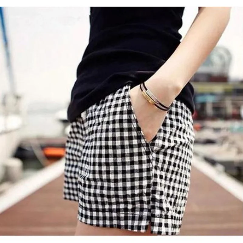 Pius Size M-4XL Black And White Plaid Shorts 2016 Summer Style New Fashion Casual Loose Big Yards Elastic All-Match Women Shorts
Pius Size M-4XL Black And White Plaid Shorts 2016 Summer Style New Fashion Casual Loose Big Yards Elastic All-Match Women Shorts