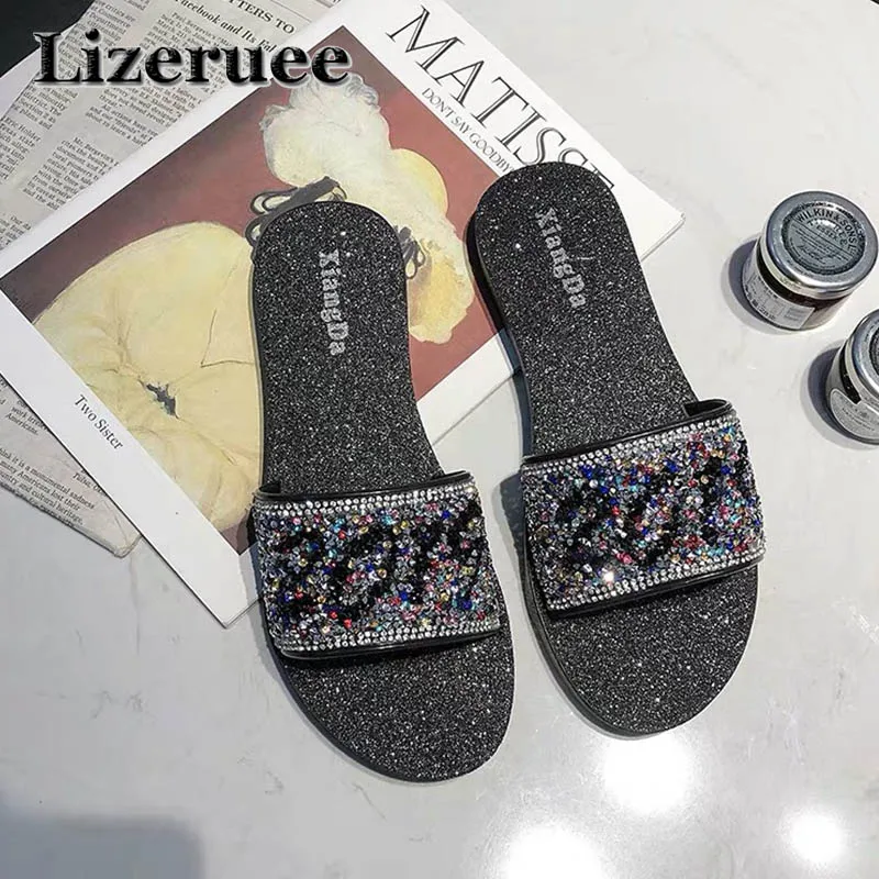 New Hot Open Toe Fashion Flat Anti-slip Slides For Women One Word Shiny Rhinestone Outdoor Slippers Summer Beach Womens Shoes
New Hot Open Toe Fashion Flat Anti-slip Slides For Women One Word Shiny Rhinestone Outdoor Slippers Summer Beach Womens Shoes