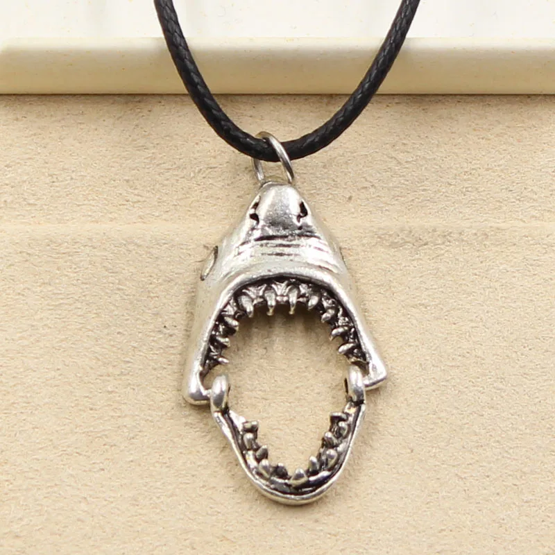 New Durable Black Faux Leather opened shark head Cord Choker Charm DIY Necklace Pendant Retro Boho Tibetan Silver
New Durable Black Faux Leather opened shark head Cord Choker Charm DIY Necklace Pendant Retro Boho Tibetan Silver