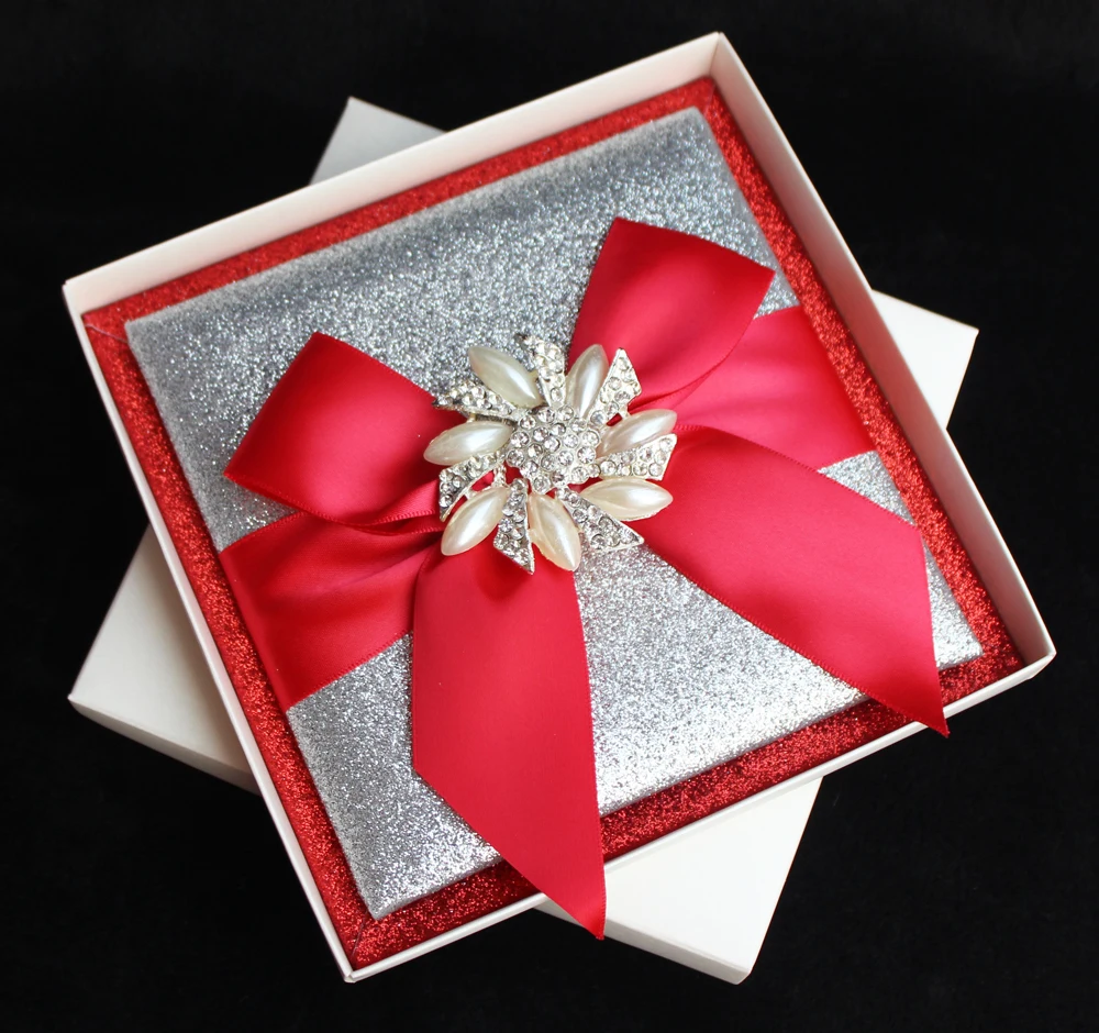 HI1108 Luxury Customized Glitter Wedding Invitation with Personalized Printing and Rhinestone Brooch
HI1108 Luxury Customized Glitter Wedding Invitation with Personalized Printing and Rhinestone Brooch
