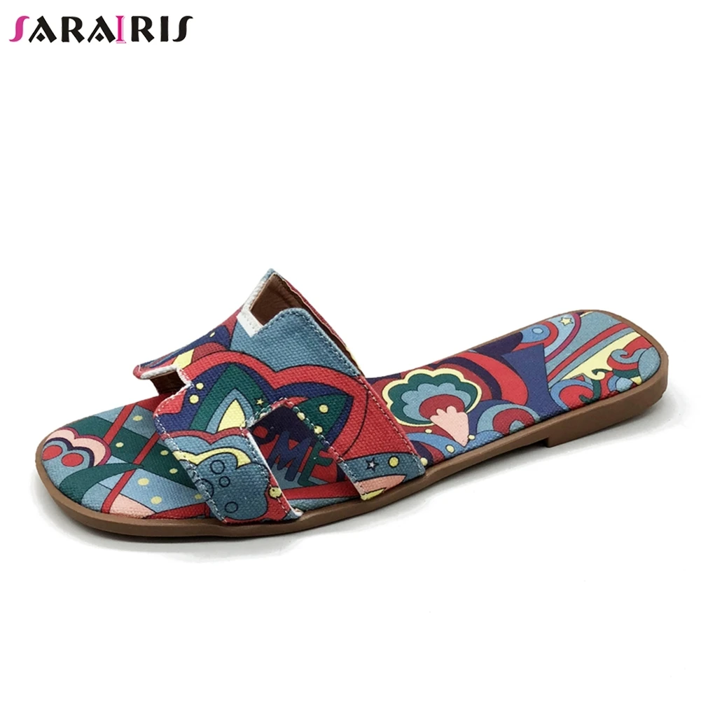 SARAIRIS New INS Hot Brand Colorful Print Slippers Women 2019 Summer 35-40 Casual Slides Ladies Fashion Women Flat Shoes Woman
SARAIRIS New INS Hot Brand Colorful Print Slippers Women 2019 Summer 35-40 Casual Slides Ladies Fashion Women Flat Shoes Woman