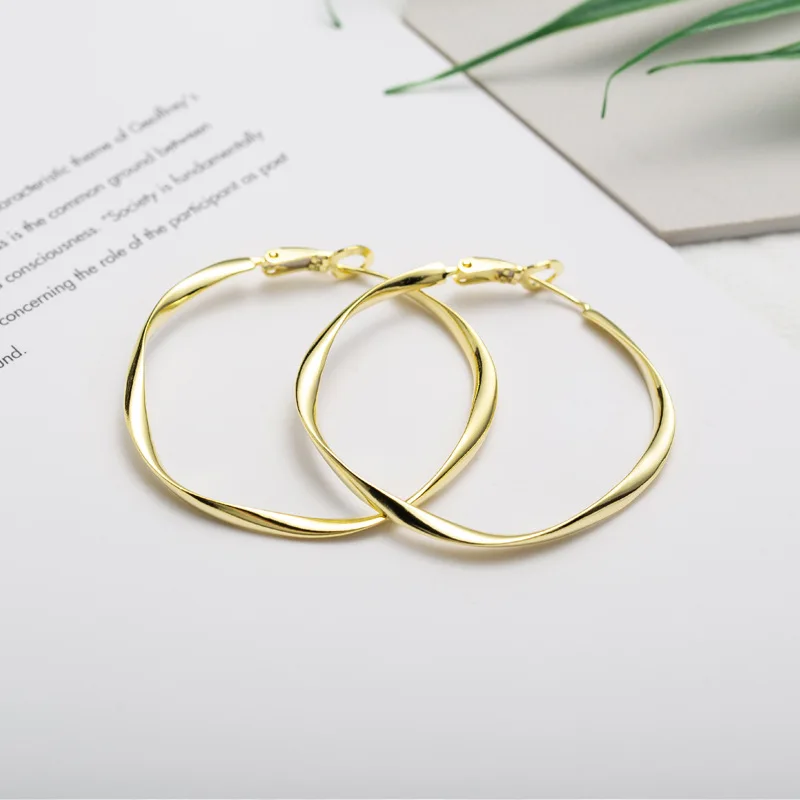 LouLeur 925 sterling silver Mobius Big earrings Geometric creative 2019 new texture elegant earrings for women romantic jewelry
LouLeur 925 sterling silver Mobius Big earrings Geometric creative 2019 new texture elegant earrings for women romantic jewelry