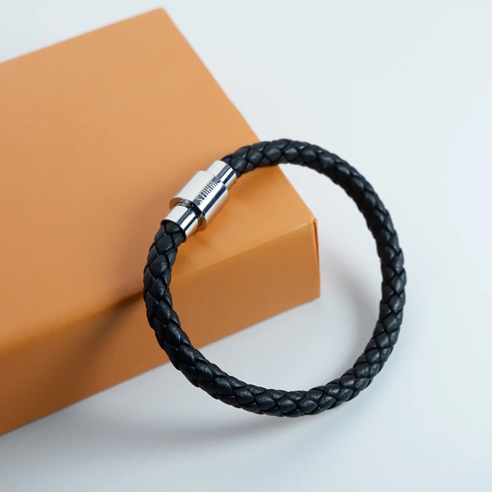 AILEYRO New Men's Bracelet Black Hand-Woven Leather Bracelet Men's Stainless Steel magnet Buckle Bracelet
AILEYRO New Men's Bracelet Black Hand-Woven Leather Bracelet Men's Stainless Steel magnet Buckle Bracelet