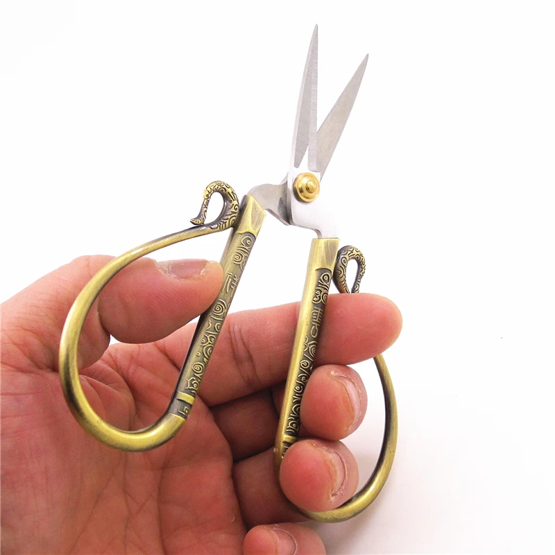 Vintage Stainless Steel Gold Tailor's Scissors Embroidery Craft Scissors for Sewing Fabric and Needlework Tools 12cm 4.5inch,Q
Vintage Stainless Steel Gold Tailor's Scissors Embroidery Craft Scissors for Sewing Fabric and Needlework Tools 12cm 4.5inch,Q