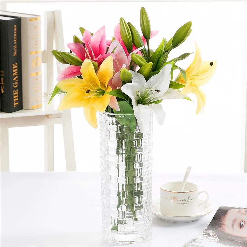 Simulation Lily Film Handle 3 Head Artificial Lily Wedding Home Photography Decorative Fake Flower Home Decoration Flowers
Simulation Lily Film Handle 3 Head Artificial Lily Wedding Home Photography Decorative Fake Flower Home Decoration Flowers