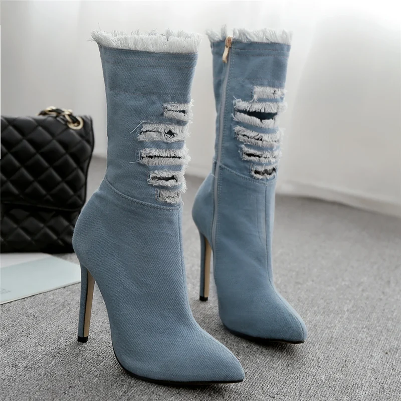 2019 New Women Designer Blue Wash Jeans Boots Stiletto Thin High Heels Pointed Toe Retro Charming Denim Mid-calf Cut-out Boots
2019 New Women Designer Blue Wash Jeans Boots Stiletto Thin High Heels Pointed Toe Retro Charming Denim Mid-calf Cut-out Boots