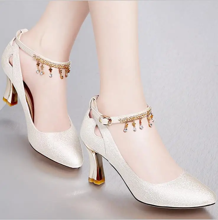 Mo Lei bud 2019 autumn new women's shoes shallow mouth thick heel shoes fashion pointed wild women's high heels
Mo Lei bud 2019 autumn new women's shoes shallow mouth thick heel shoes fashion pointed wild women's high heels