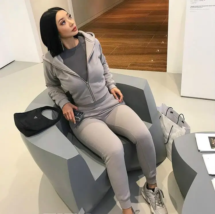 2019 Autumn Winter Women Two Piece Set Tracksuit Basic Fleece Outfits 2 Piece Pants Sets Hoodies Sweatshirt Hooded Crop Top
2019 Autumn Winter Women Two Piece Set Tracksuit Basic Fleece Outfits 2 Piece Pants Sets Hoodies Sweatshirt Hooded Crop Top