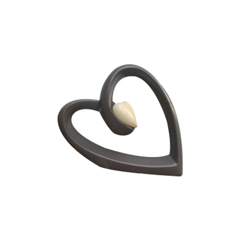 European Simple Home Decoration Figurines Handmade Ceramic Cartoon Heart Decor Creative Living Room Study Desk Decor Furnishings
European Simple Home Decoration Figurines Handmade Ceramic Cartoon Heart Decor Creative Living Room Study Desk Decor Furnishings