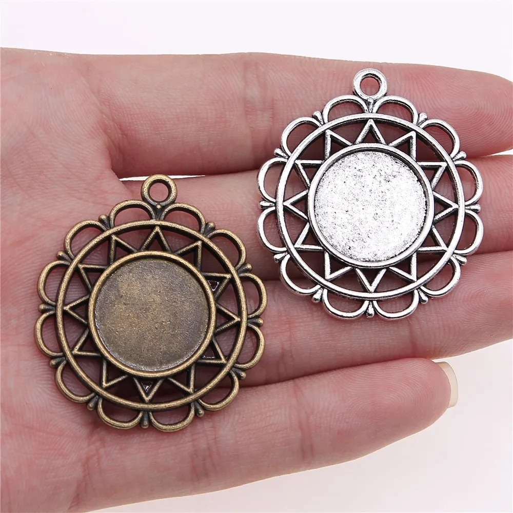 3pcs/lot 18mm Inner Size Round Flower Style Cabochon Base Setting Antique Bronze Antique Silver Color For Jewelry Making
3pcs/lot 18mm Inner Size Round Flower Style Cabochon Base Setting Antique Bronze Antique Silver Color For Jewelry Making