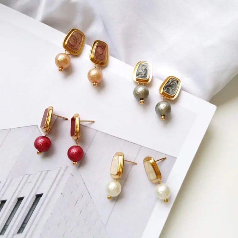 Creative Trend Beautiful Ladies Metal Drop Oil Clip Earrings Fashion Girl Women's Accessories Korean Imitation Pearl Jewelry
Creative Trend Beautiful Ladies Metal Drop Oil Clip Earrings Fashion Girl Women's Accessories Korean Imitation Pearl Jewelry
