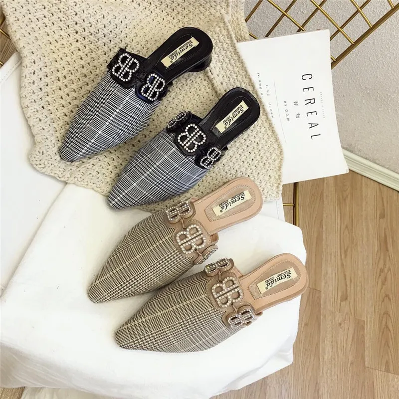 Brand Designer Spring summer lattice Slippers women Bling crystal Shoes Med Heels lazy loafers Pointed Toe flip flops mules 2019
Brand Designer Spring summer lattice Slippers women Bling crystal Shoes Med Heels lazy loafers Pointed Toe flip flops mules 2019