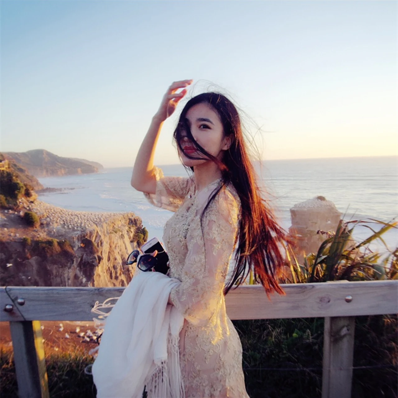 Europe and America Fashion Organza Princess Dress Ladies Vintage Midguts Embroidery Lace One-Piece Formal Dress
Europe and America Fashion Organza Princess Dress Ladies Vintage Midguts Embroidery Lace One-Piece Formal Dress