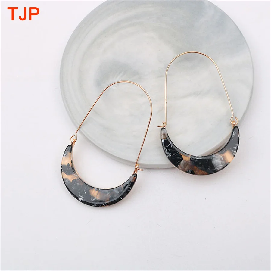 Earrings 2019 Ethnic Leopard Acrylic Earrings for Women U Shape Resin Drop Dangle Earrings Bohemian Vintage Statement Jewelry
Earrings 2019 Ethnic Leopard Acrylic Earrings for Women U Shape Resin Drop Dangle Earrings Bohemian Vintage Statement Jewelry