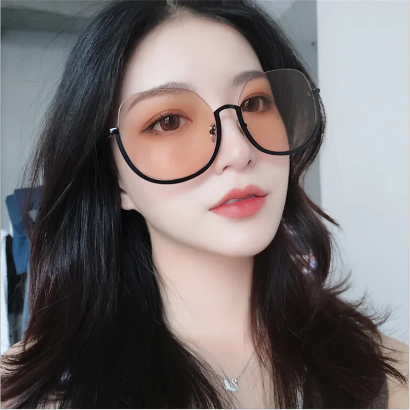 Sunglasses Female Korean Version 2019 New Sunglasses Net Red Big Round Face Street Shot UV Protection
Sunglasses Female Korean Version 2019 New Sunglasses Net Red Big Round Face Street Shot UV Protection
