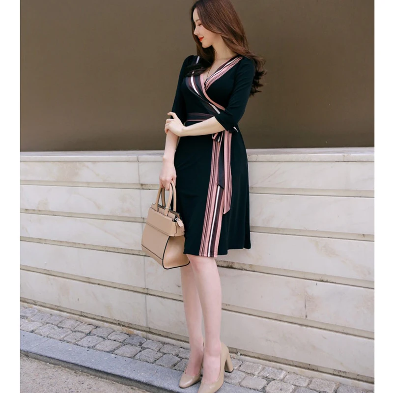 QDQ015 Autumn women clothes black dress V-neck Half sleeve sexy striped dress Office Lady Waist bandage womens clothing S-2XL
QDQ015 Autumn women clothes black dress V-neck Half sleeve sexy striped dress Office Lady Waist bandage womens clothing S-2XL