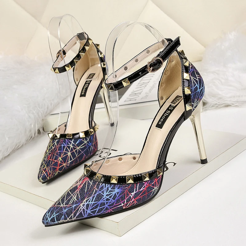 Korean version of the fashion pointed shallow mouth snake high heels word with slim sandals stiletto sexy shoes
Korean version of the fashion pointed shallow mouth snake high heels word with slim sandals stiletto sexy shoes