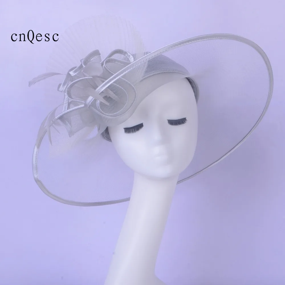 2019 Silver Red satin mini hat cirn fascinator headpiece Kentucky Derby wedding bridal shower.
2019 Silver Red satin mini hat cirn fascinator headpiece Kentucky Derby wedding bridal shower.