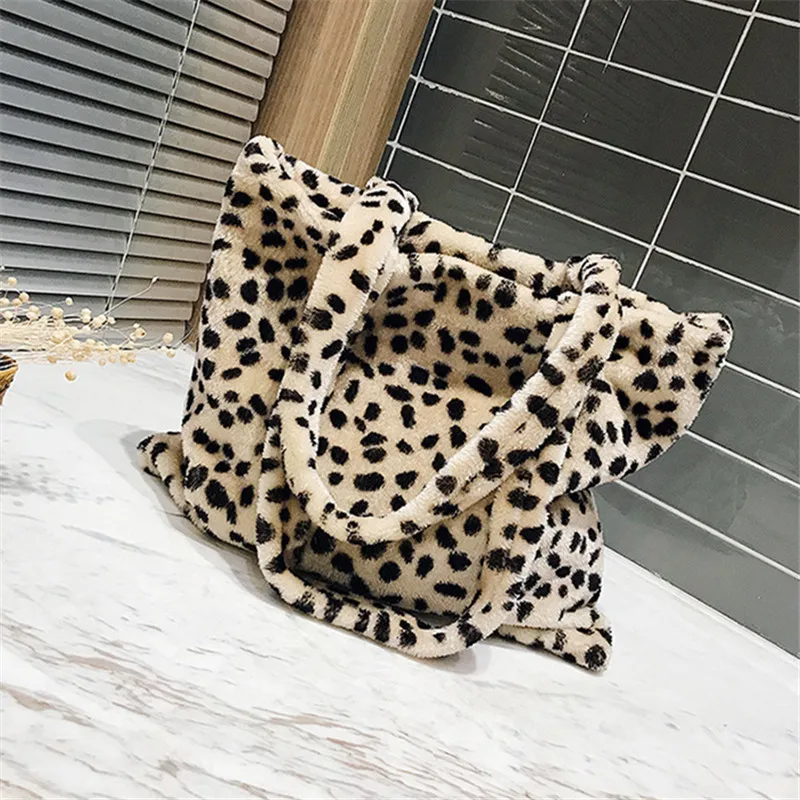 Vintage Winter Women Plush Shoulder Bag Causal Leopard print Totes Big Capacity Top Handle Handbags Fur Soft Lady Design Bag
Vintage Winter Women Plush Shoulder Bag Causal Leopard print Totes Big Capacity Top Handle Handbags Fur Soft Lady Design Bag