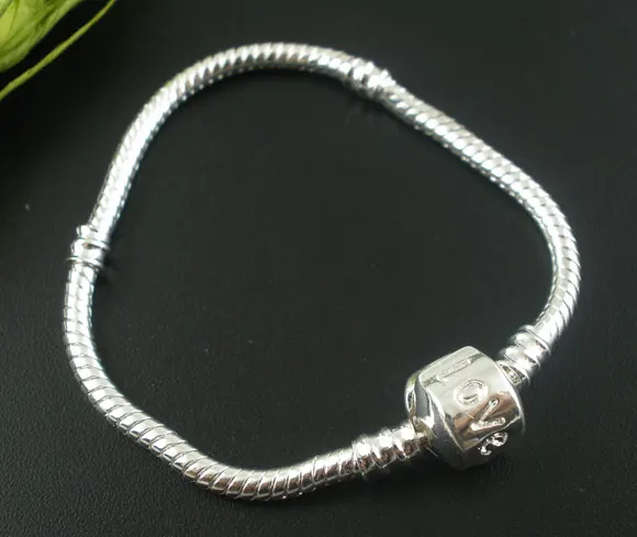 4 PCs Silver Plated Snake Chain "Love" Snap Clasp European Charm Bracelets For Kids/Children 16cm 2015 new
4 PCs Silver Plated Snake Chain "Love" Snap Clasp European Charm Bracelets For Kids/Children 16cm 2015 new