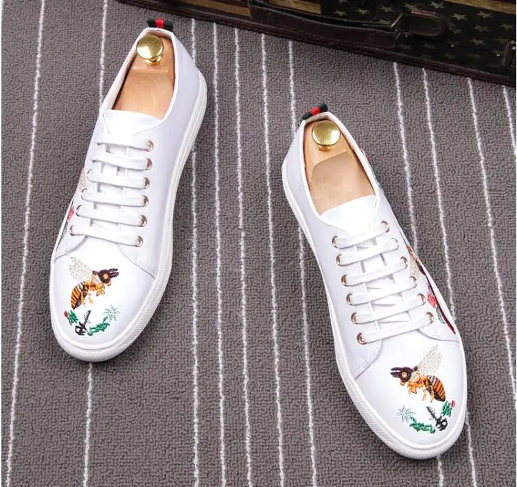 2019 spring Men Sheet metal sheos Causal Shoes Loafers shoes Moccasins Men Graffiti printing Driving designer shoe For Man
2019 spring Men Sheet metal sheos Causal Shoes Loafers shoes Moccasins Men Graffiti printing Driving designer shoe For Man