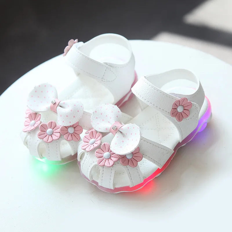 2019 new children's sandals girl princess girl baby led summer sandals luminous lighting fist walking sandals girl slippers
2019 new children's sandals girl princess girl baby led summer sandals luminous lighting fist walking sandals girl slippers