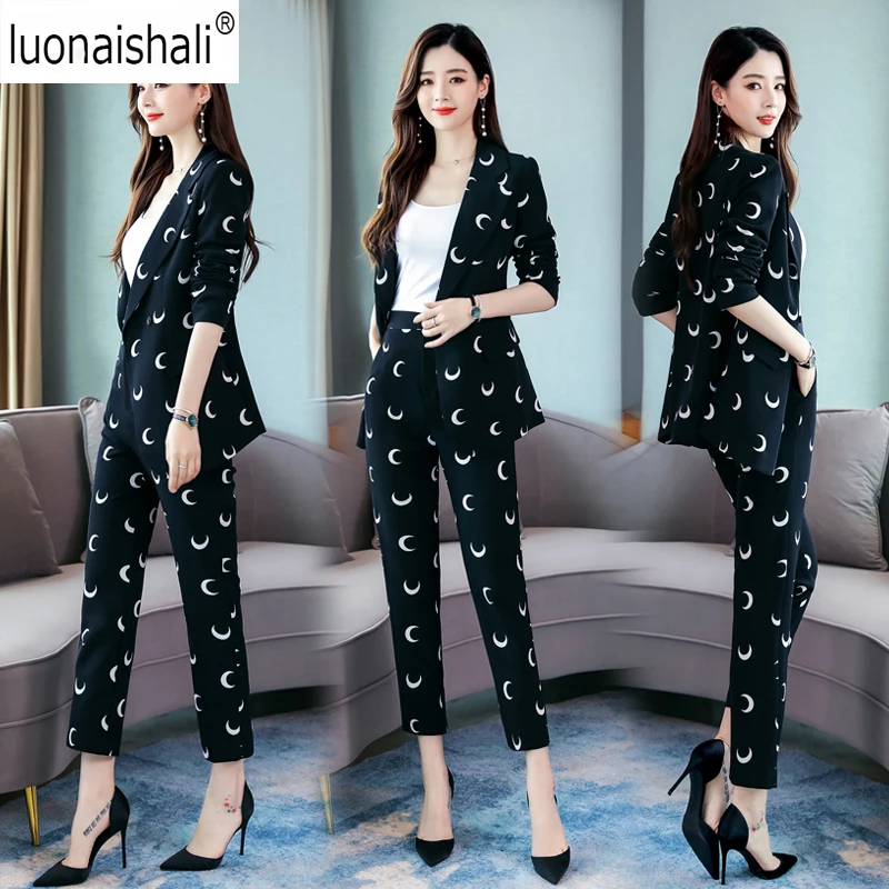 Runway Pant Suits Women Suits Formal Sets moon pattern Blazer coat+elastic waist Pockets trousers vestidos de oficina elegantes
Runway Pant Suits Women Suits Formal Sets moon pattern Blazer coat+elastic waist Pockets trousers vestidos de oficina elegantes