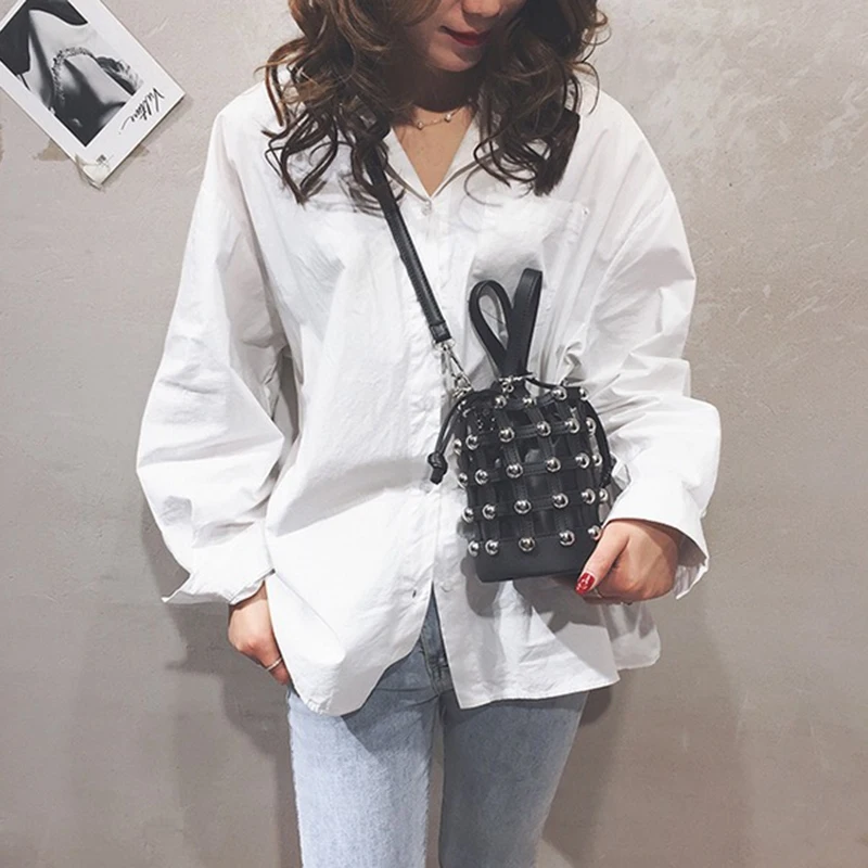 Studded Bucket Bag Rivet Wallet Card Package Hollow Handbag Rock Style Round Mini Bag Black
Studded Bucket Bag Rivet Wallet Card Package Hollow Handbag Rock Style Round Mini Bag Black