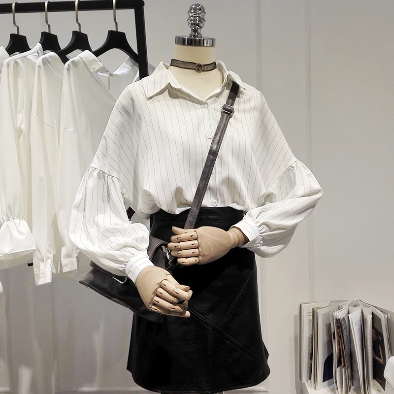 2018 autumn new striped women blouse lantern sleeved loose office lady elegant white shirts tops outwear
2018 autumn new striped women blouse lantern sleeved loose office lady elegant white shirts tops outwear