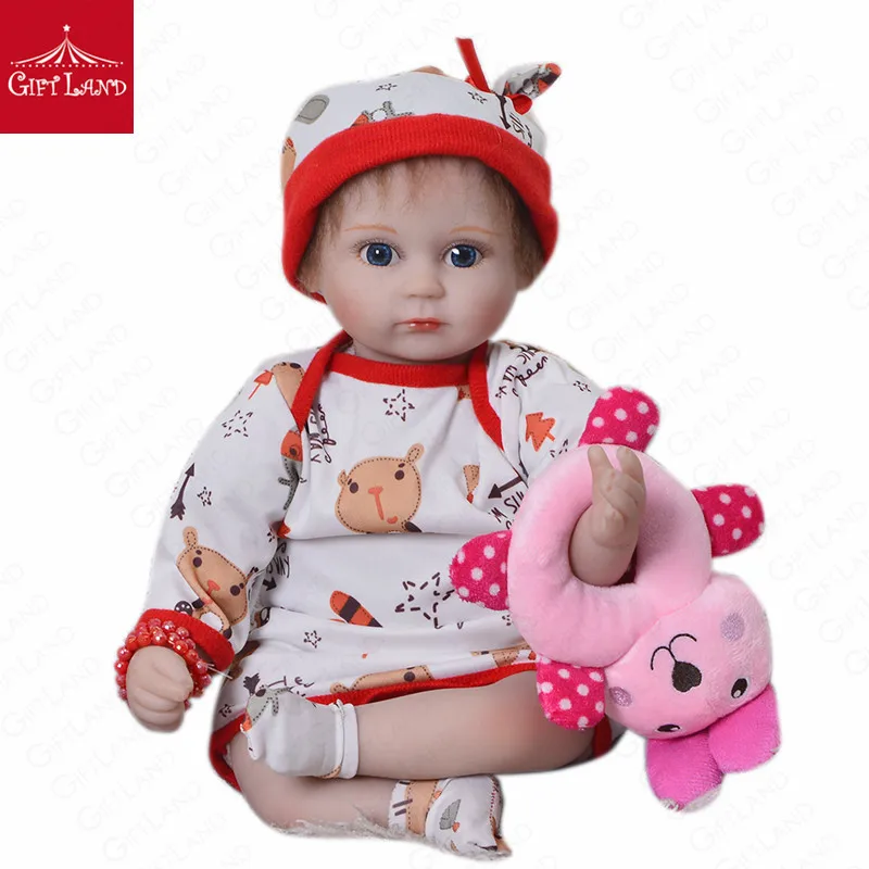 Reborn Baby Doll Boneca Bebe Princess Toddler Smart Baby Doll Soft Body Flexible Arms And Legs Beautiful Red Bracelet Dress HOT
Reborn Baby Doll Boneca Bebe Princess Toddler Smart Baby Doll Soft Body Flexible Arms And Legs Beautiful Red Bracelet Dress HOT