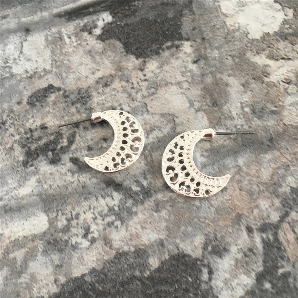 BOHEMIAN SILVER COLOR PLATING FILIGREE SMALL HALF ROUND STUD EARRING FOR WOMEN GIRL
BOHEMIAN SILVER COLOR PLATING FILIGREE SMALL HALF ROUND STUD EARRING FOR WOMEN GIRL
