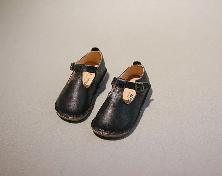 Spring New Children genuine leather shoes kids sneakers vintage style soft sole princess girls single shoes
Spring New Children genuine leather shoes kids sneakers vintage style soft sole princess girls single shoes