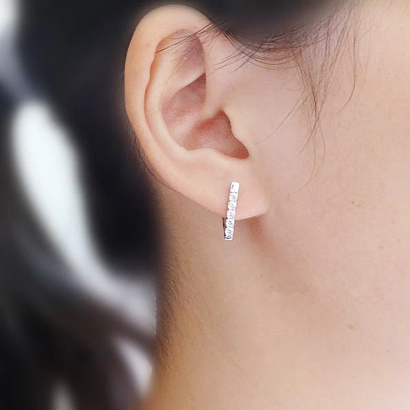 The new boutique small earrings 925 Silver word temperament flash ear full of ear buckle package simple triangle ring
The new boutique small earrings 925 Silver word temperament flash ear full of ear buckle package simple triangle ring