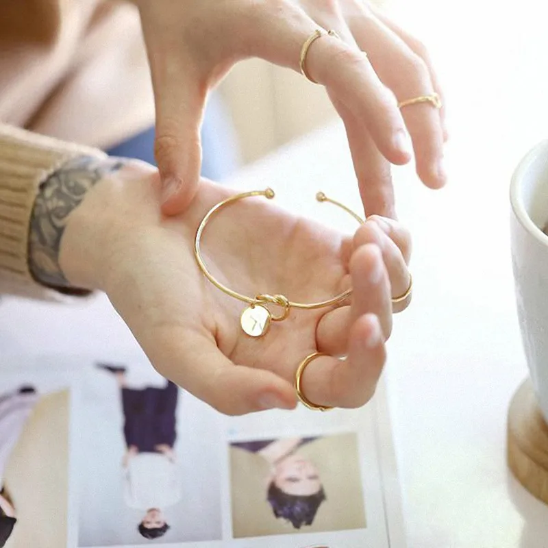 Hot Sale Fashion Women Men Lovers Bracelet Hot Rose Gold/silver Alloy Letter Cuff Bracelets Female Personality Jewelry
Hot Sale Fashion Women Men Lovers Bracelet Hot Rose Gold/silver Alloy Letter Cuff Bracelets Female Personality Jewelry