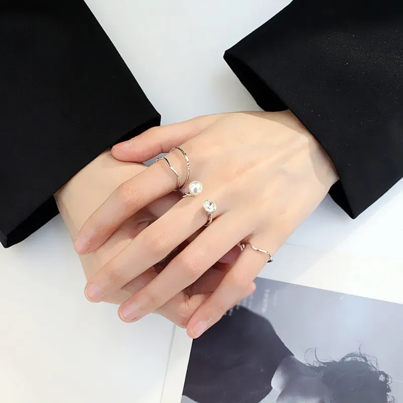 4PCS/Set Golden Silvery Rhinestone Finger Rings For Women Simple Ladies Fashion Jewelry Party Punk style Ring Set Korean Style
4PCS/Set Golden Silvery Rhinestone Finger Rings For Women Simple Ladies Fashion Jewelry Party Punk style Ring Set Korean Style