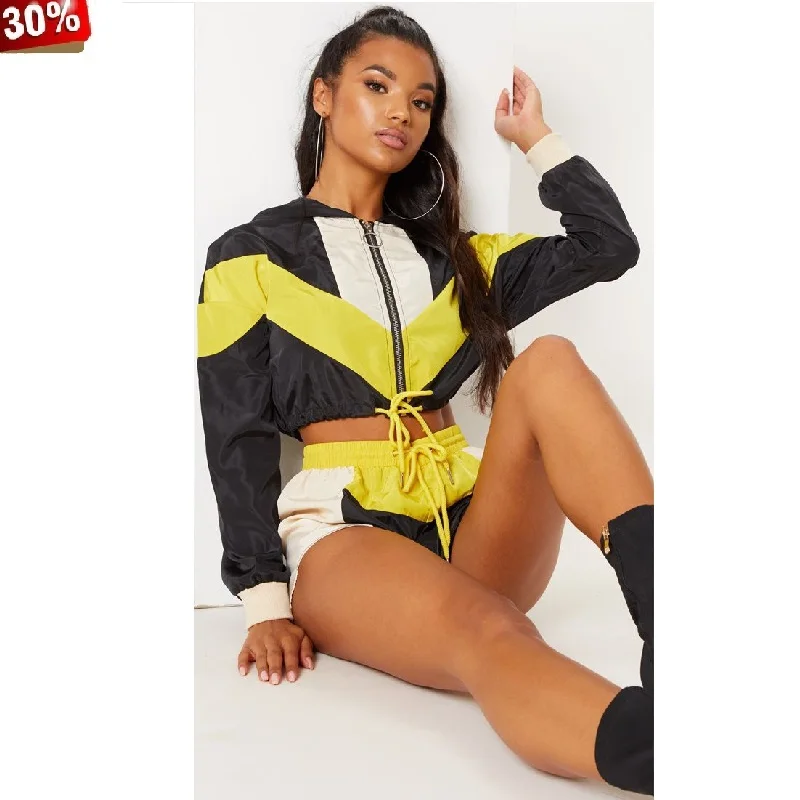 Designer Tracksuits 2019 Sporty Casual 2pcs Womens Set Zipper Up Colorful Splicing Zipper Up Short Trench Shorts Suit Tracksuit
Designer Tracksuits 2019 Sporty Casual 2pcs Womens Set Zipper Up Colorful Splicing Zipper Up Short Trench Shorts Suit Tracksuit
