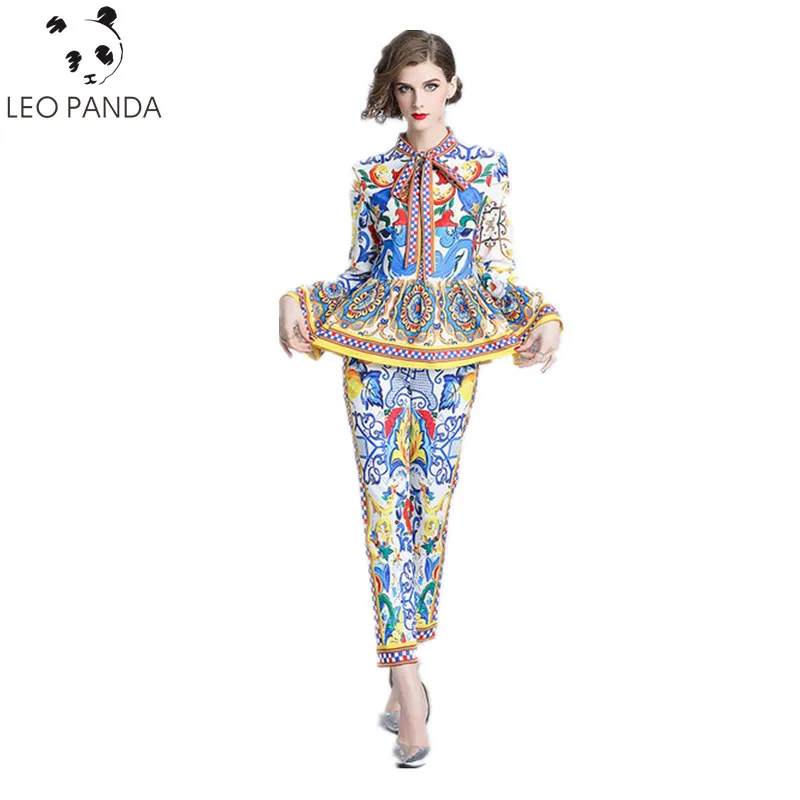 2019 High Quality Fashion Designer Runway Suit Sets Autumn Women Long Sleeve Bow Collar Tops + Long Pants Two Piece Set Women
2019 High Quality Fashion Designer Runway Suit Sets Autumn Women Long Sleeve Bow Collar Tops + Long Pants Two Piece Set Women