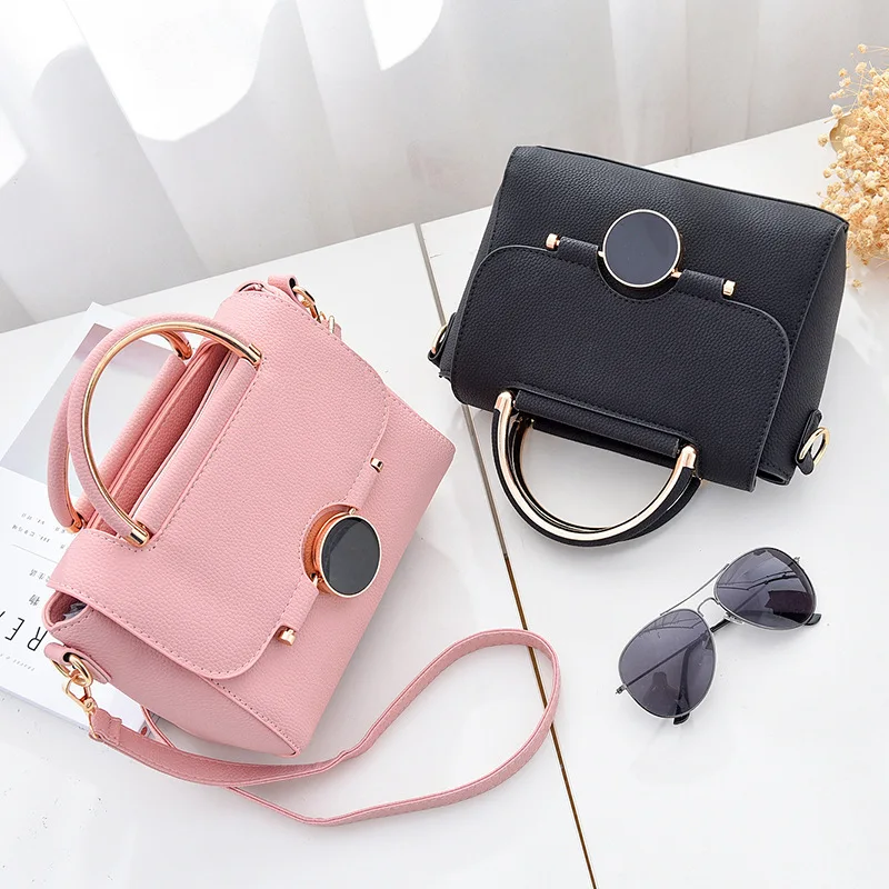 2019 new bag with lock Korean version Sweet fashion sports bag Crossbody shoulder bag bingwu 21X9x17X8cm
2019 new bag with lock Korean version Sweet fashion sports bag Crossbody shoulder bag bingwu 21X9x17X8cm