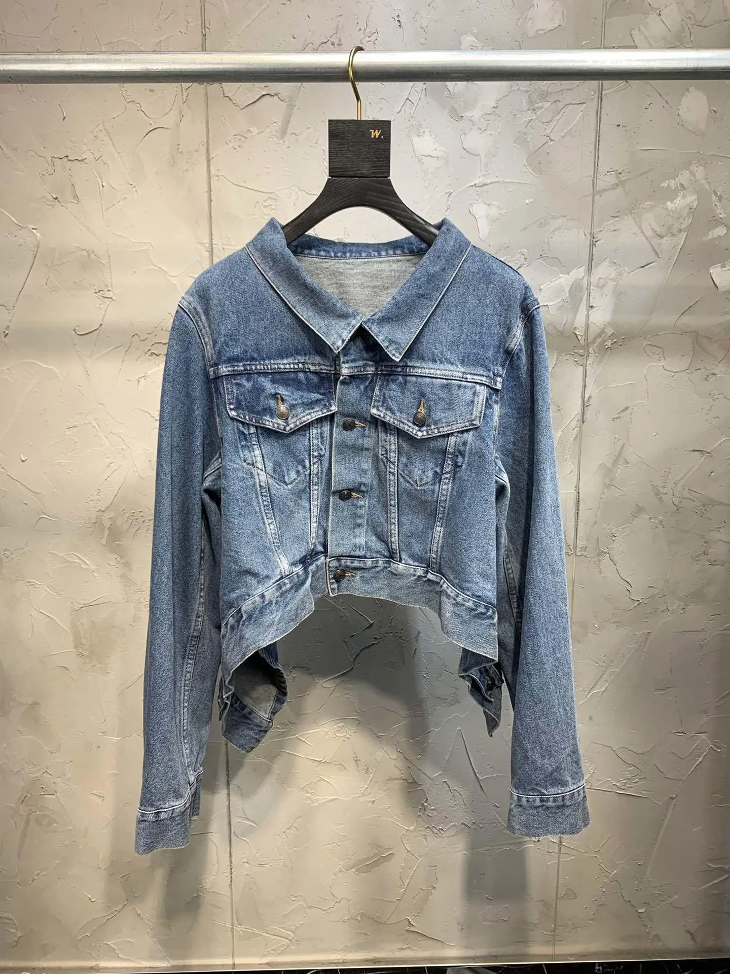2019 new ladies high quality fashion long sleeve lapel hem irregular denim jacket 0716
2019 new ladies high quality fashion long sleeve lapel hem irregular denim jacket 0716