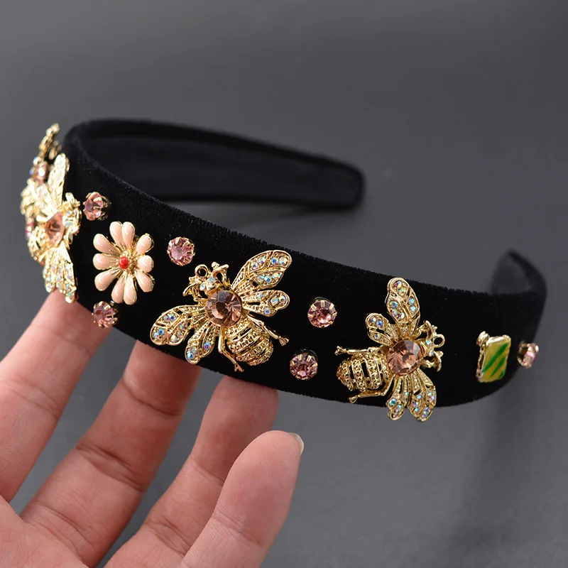 New Catwalk Velvet Bee Insect Flower Baroque Headband Crystal Queen Crown Headwear For Women Charm Tiara Wedding Party Jewelry
New Catwalk Velvet Bee Insect Flower Baroque Headband Crystal Queen Crown Headwear For Women Charm Tiara Wedding Party Jewelry