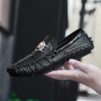 2018 New Driving Shoes Men's Office Leisure Leather Doug Shoe Silvery Male Flat Loafers Luxury Brogues Footwear Large Size 38-47
2018 New Driving Shoes Men's Office Leisure Leather Doug Shoe Silvery Male Flat Loafers Luxury Brogues Footwear Large Size 38-47