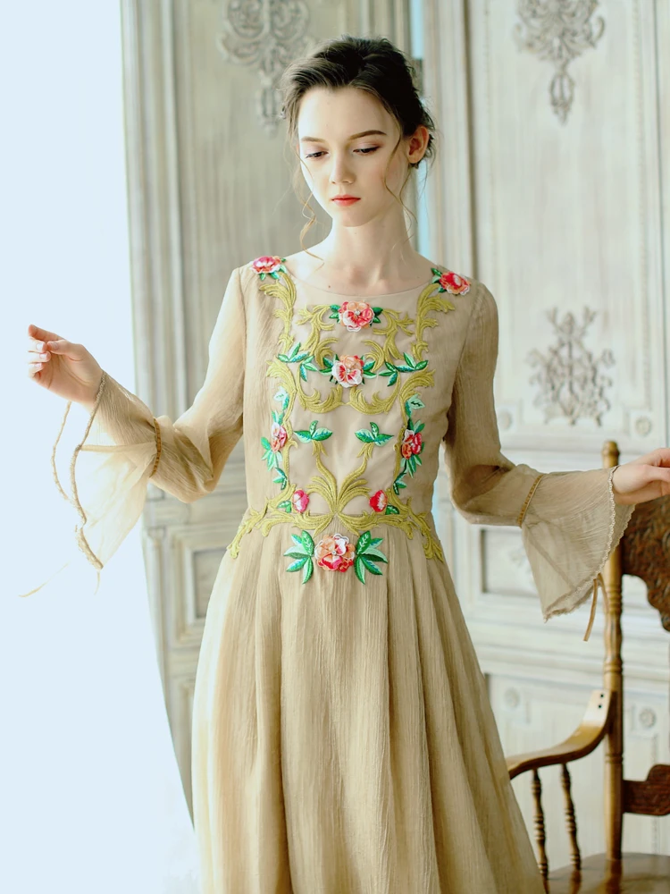 LYNETTE'S CHINOISERIE Spring Autumn Original Design Women Loose Victoria Vintage Mori Girls Embroidery Dresses
LYNETTE'S CHINOISERIE Spring Autumn Original Design Women Loose Victoria Vintage Mori Girls Embroidery Dresses