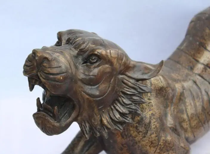 S2189 26" Chinese Bronze Gilt Animal Ferocity Phylactery Tigre Tiger Lion Leo Statue
S2189 26" Chinese Bronze Gilt Animal Ferocity Phylactery Tigre Tiger Lion Leo Statue