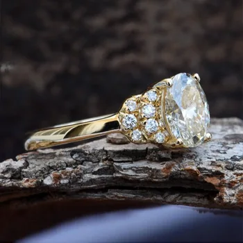 Huitan Luxury Women Wedding Ring Band With Middle Oval Clear Cubic Zircon Stone Gold Color Engagement Ring For Women Drop ship
Huitan Luxury Women Wedding Ring Band With Middle Oval Clear Cubic Zircon Stone Gold Color Engagement Ring For Women Drop ship