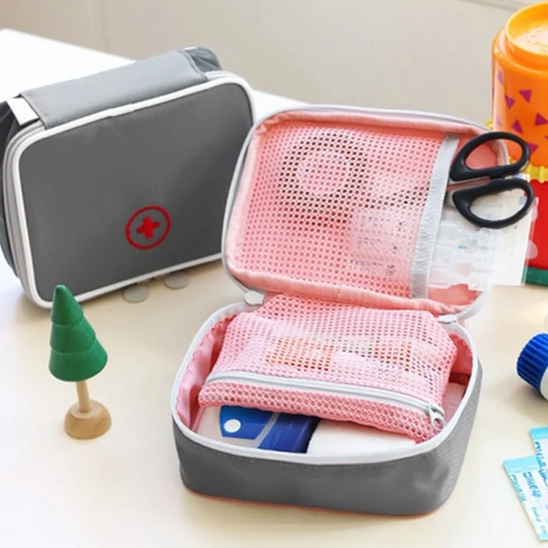 13*10*4cm Cute Mini Portable Medicine Bag First Aid Kit Medical Emergency Kits Organizer Outdoor Household Pill Bag
13*10*4cm Cute Mini Portable Medicine Bag First Aid Kit Medical Emergency Kits Organizer Outdoor Household Pill Bag
