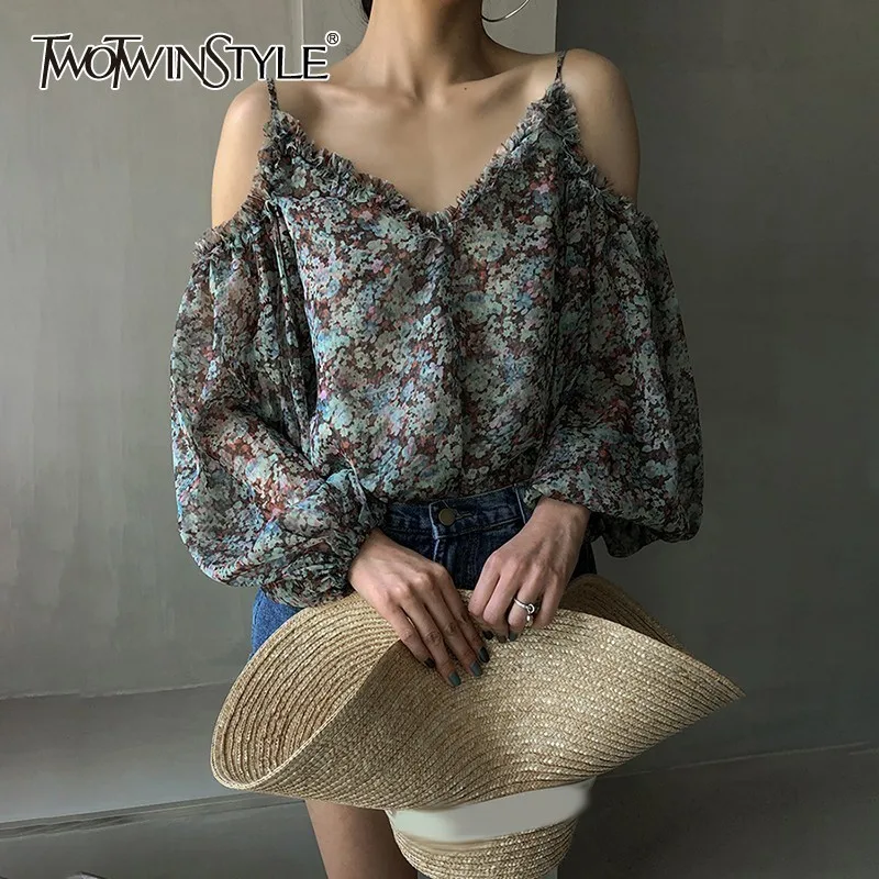 TWOTWINSTYLE Off ShoulderPrint Shirt For Women V Neck Lantern Sleeve Loose Blouse Female Vintage Fashion 2019 Summer New
TWOTWINSTYLE Off ShoulderPrint Shirt For Women V Neck Lantern Sleeve Loose Blouse Female Vintage Fashion 2019 Summer New